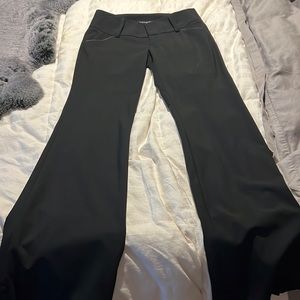 Perfect condition low rise trousers. Very flattering cut. Worn 2x